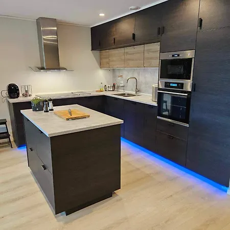 Toppleiligheit - Eidsgata 49 Nordfjordeid