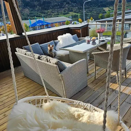 Toppleiligheit - Eidsgata 49 Nordfjordeid